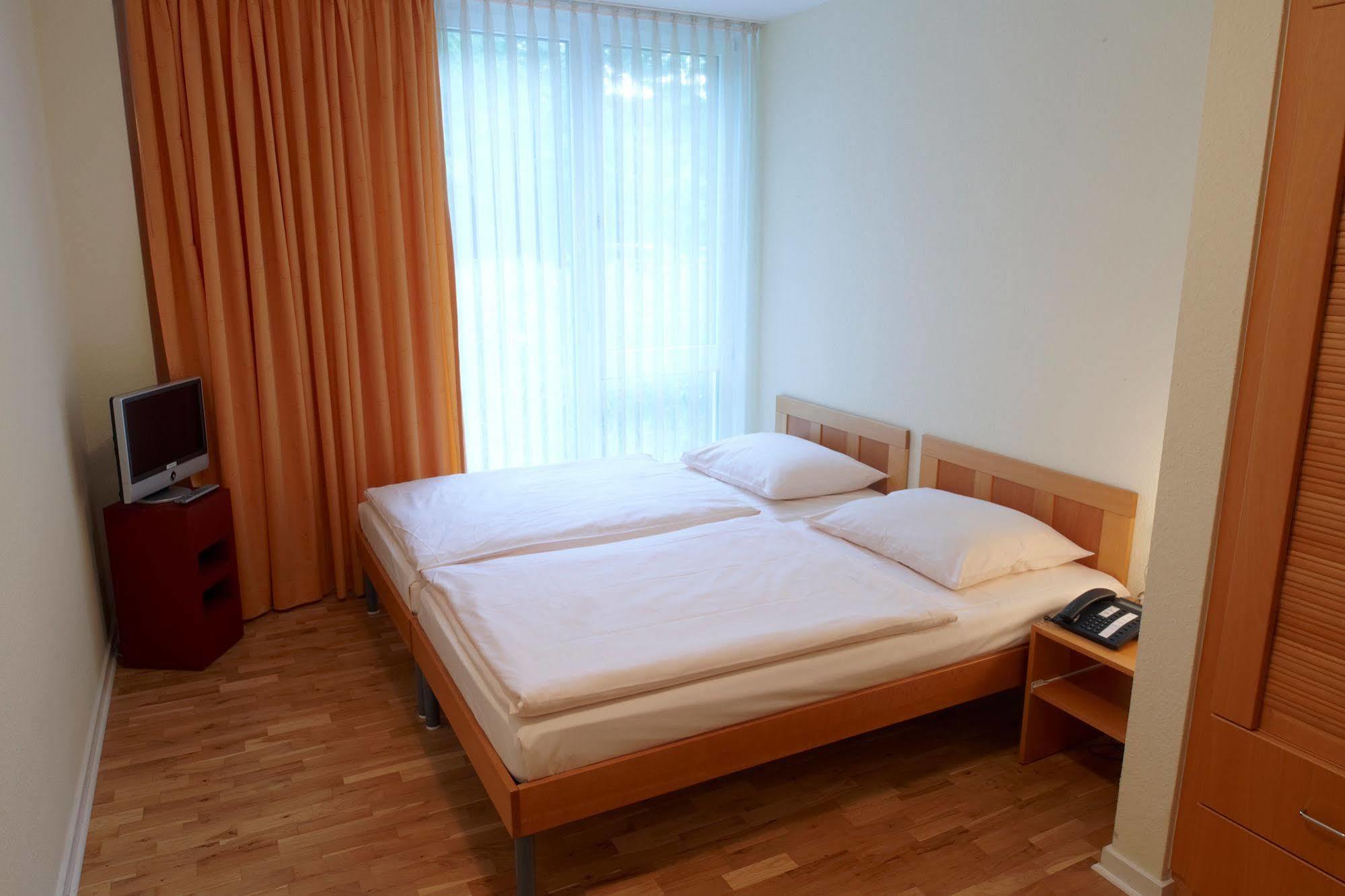 Commundo Tagungshotel Neuss Zewnętrze zdjęcie