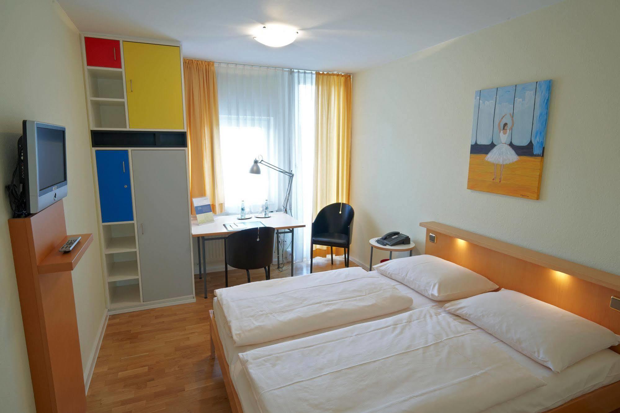 Commundo Tagungshotel Neuss Zewnętrze zdjęcie